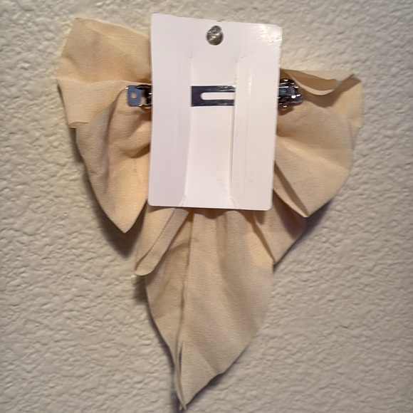 SANFU NWT cream with faux pearls hair clip/barrette - Picture 2 of 2